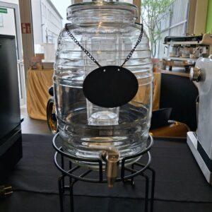 Glasspender auf Metallgestell